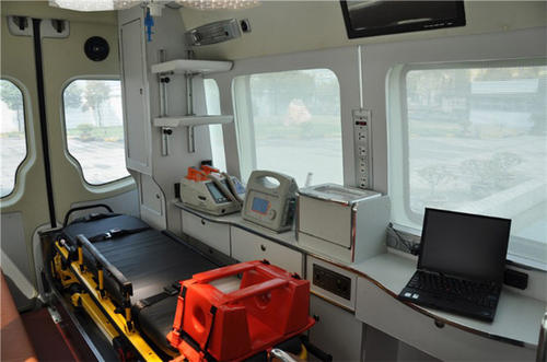 兴安县救护车内部